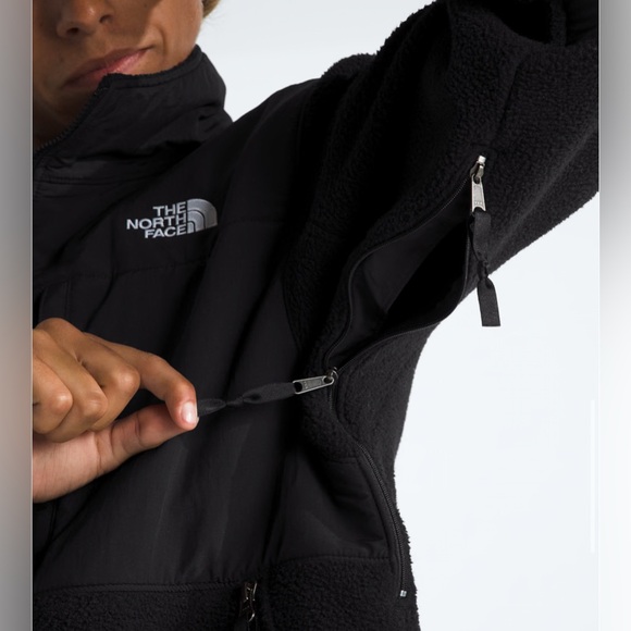 The North Face Men’s Retro Denali Jacket - Picture 5 of 16
